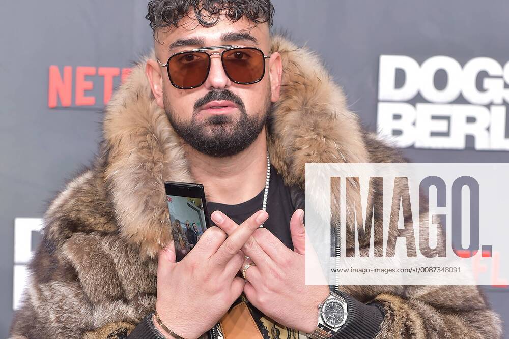 Weltpremiere von DOGS OF BERLIN Haftbefehl, buergerlich Aykut Anhan, ist ein tuerkeistaemmiger deutscher Rapper am schwarzen Teppich zur Weltpremiere von DOGS OF BERLIN im Kino International am 06.12.2018