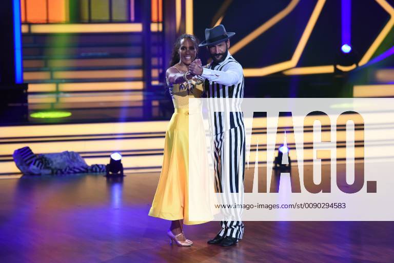 RTL-Show Let`s Dance Barbara Becker, Massimo Sinato während der 2. Lets Dance RTL Liveshow in den MMC Studios in Köln am 22.03.2019