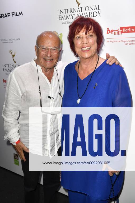 Volker Schlöndorff und Regina Ziegler beim Empfang anlässlich der Semi-Final Round of Judging der International Emmy Awards 2019 im China Club. Berlin