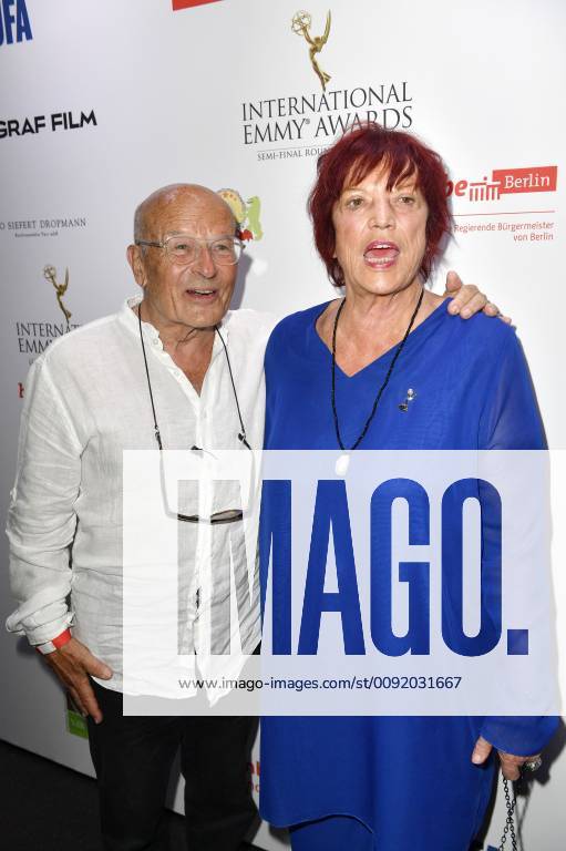 Volker Schlöndorff und Regina Ziegler beim Empfang anlässlich der Semi-Final Round of Judging der International Emmy Awards 2019 im China Club. Berlin