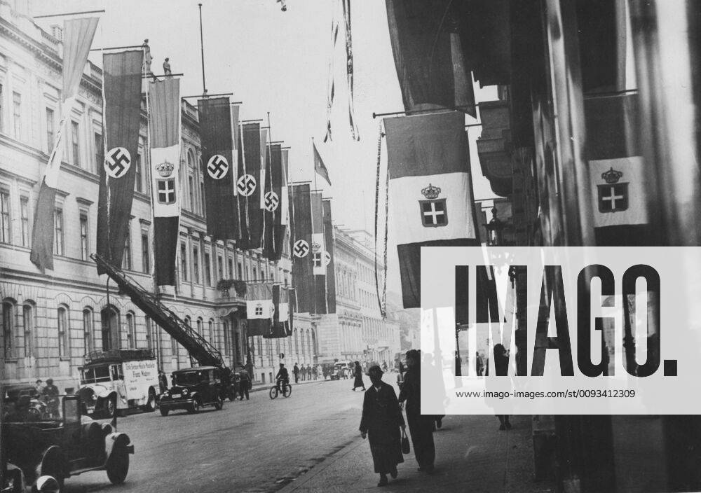 In Berlin, the streets are decked out with flags for Mussolini s visit (1937) In Berlin, the streets are decked out with flags for Mussolini s visit, before the creation of the Rome-Berlin axis. September 1937