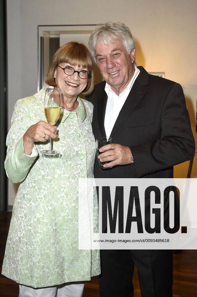 Rolf Zuckowski mit Ehefrau Monika Zuckowski bei der ALS Nacht 2019 in der Repräsentanz der Würth-Gruppe. Berlin