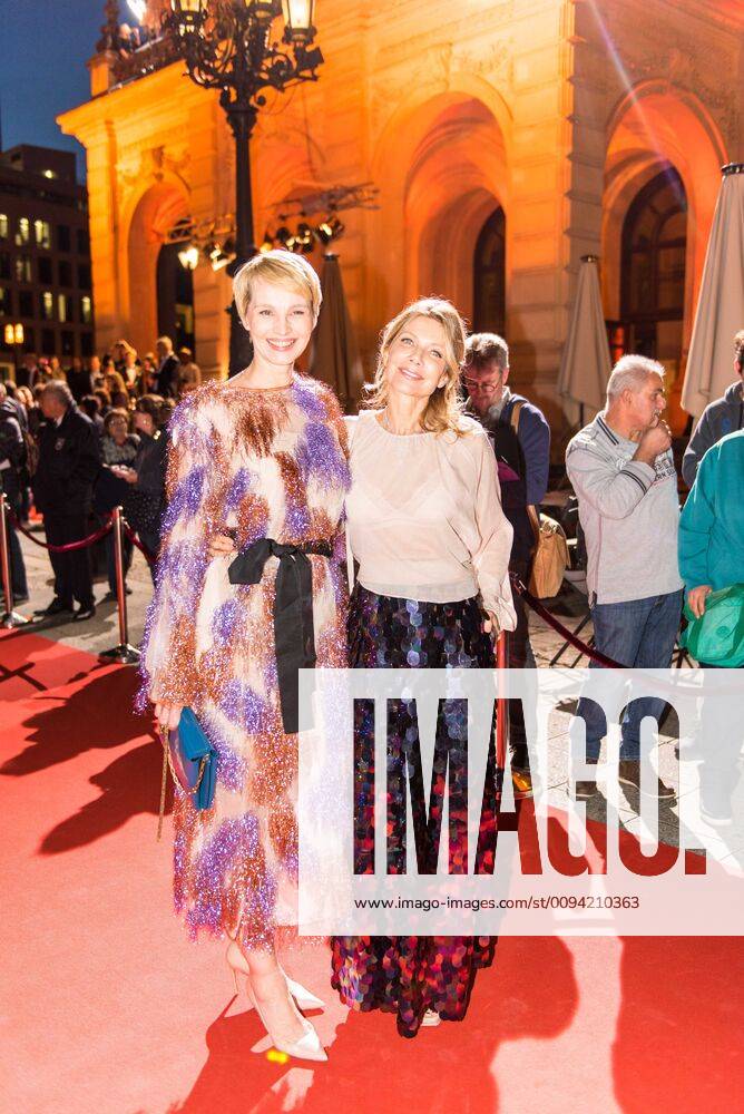 Frankfurt am Main Hessischer Film- und Kinopreis Moderatorin Susann Atwell und Schauspielerin Ursula Karven