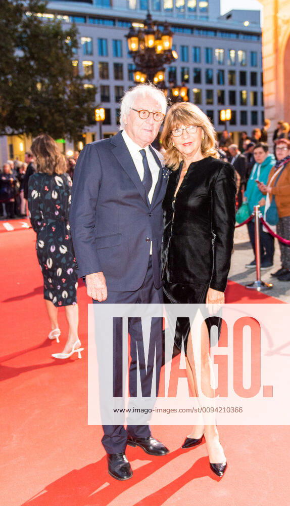 Frankfurt am Main Hessischer Film- und Kinopreis Brachten Glanz und Glamour in die Mainmetropole: Schauspieler Günther Maria Halmer und seine Frau Claudia