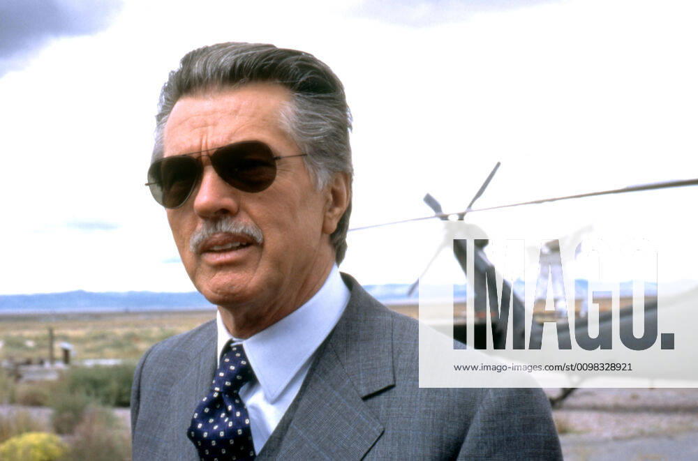 CONTACT, Tom Skerritt, 1997, (c)Warner Bros. courtesy Everett Collection Warner Bros Courtesy Everett Collection !ACHTUNG AUFNAHMEDATUM GESCHÄTZT! PUBLICATIONXNOTxINxCANxCHNxFRAxITAxJPNxNORxPOLxRUSxESPxUKxUSA