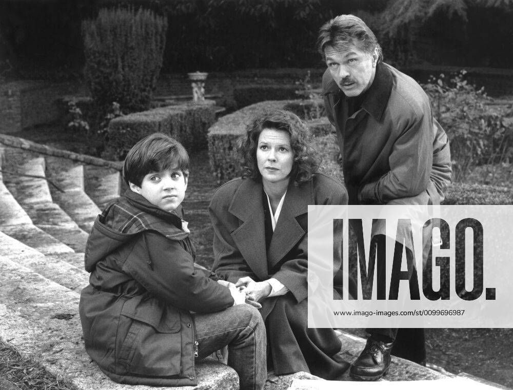 CHILD IN THE NIGHT, Elijah Wood, JoBeth Williams, Tom Skeritt, 1990, Allied Communications Courtesy: Everett Collection Allied Communications Courtesy: Everett Collection !ACHTUNG AUFNAHMEDATUM GESCHÃ„TZT! PUBLICATIONXNOTxINxCANxCHNxFRAxITAxJPNxNORxPOLxRUSxESPxUKxUSA