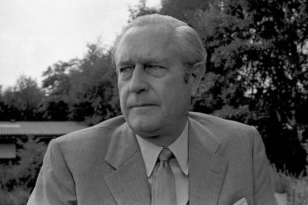 Tennislegende Gottfried Freiherr von Cramm (Deutschland) Tennis Herren Fotoshooting 1973 Porträt Aufnahmedatum geschätzt Skepsis, Spannung,