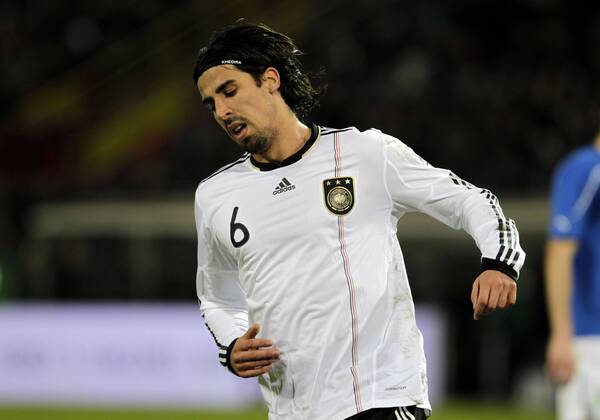 Fußball-Nationalmannschaft Freundschaftsspiel Deutschland (weiß)-Italien (blau) 1-1 am 09.02.2011 im Signal-Iduna Park in Dortmund.Sami Khedira.