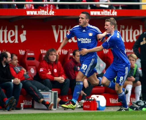 Fussball-Bundesliga 13.3.2011 1. FSV Mainz 05 - Bayer Leverkusen 0:1 Der Schütze des einzigen Tores Renato Augusto (li) jubelt, verfolgt von Lars Bender. Fussball - Bundesliga