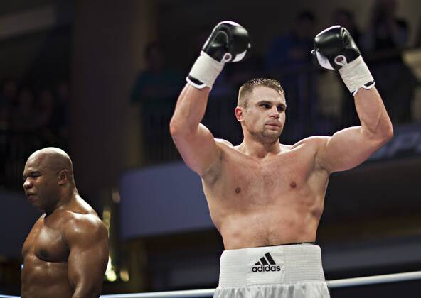 Sieger Denis Boytsov (RUS) 28. Januar 2012 Universum Box Promotion Boxen im Elysee Grand Hotel Hamburg Â