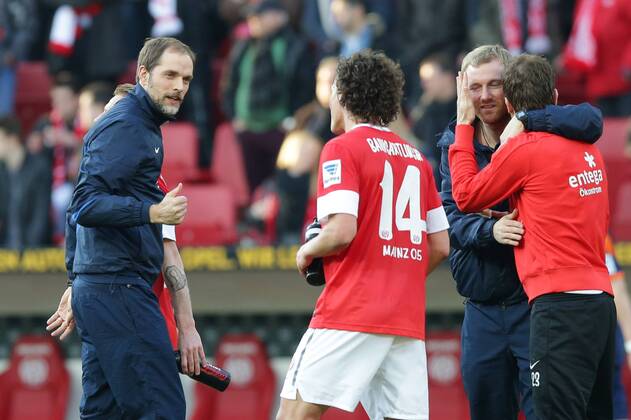 09.03.2013 Fussball Bundesliga FSV Mainz 05 - Bayer 04 Leverkusen Spieltag 25 Fussball Maenner Saison 2012 13 Jubel Thomas TUCHEL (Trainer FSV Mainz 05) und Julian BAUMGARTLINGER (FSV Mainz 05 - 14) - Thomas TUCHEL (Trainer FSV Mainz 05) macht den Daumen hoch