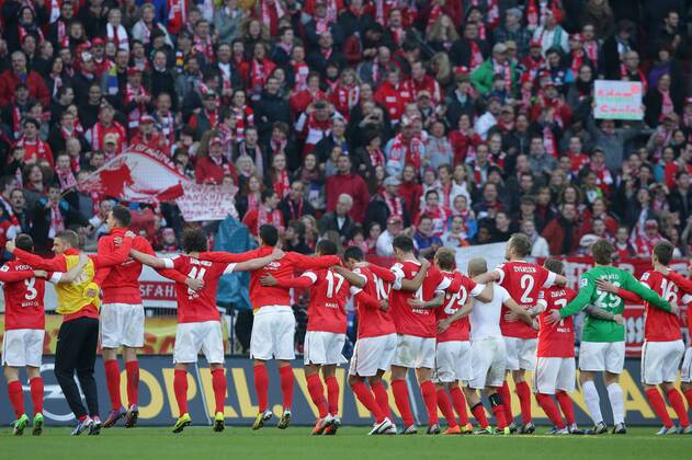 09.03.2013 Fussball Bundesliga FSV Mainz 05 - Bayer 04 Leverkusen Spieltag 25 Fussball Maenner Saison 2012 13 FSV Mainz 05 jubelt vor seinen Fans