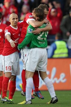 09.03.2013 Fussball Bundesliga FSV Mainz 05 - Bayer 04 Leverkusen Spieltag 25 Fussball Maenner Saison 2012 13 Jubel Elkin SOTO (FSV Mainz 05 Kapitaen - 19) - Bo SVENSSON (FSV Mainz 05 - 2) - Christian WETKLO (Torwart, Torhueter FSV Mainz 05 - 29)