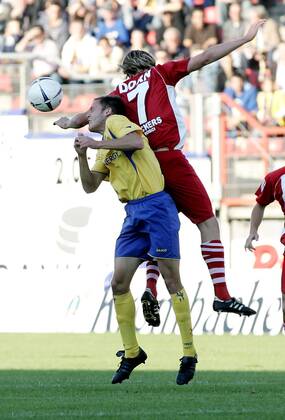 20.09.2005, Fussball, 2. Bundesliga, Eintracht Braunschweig - Offenbacher Kickers v.l. Dennis Brinkmann (Braunschweig), Regis Dorn (OFC)