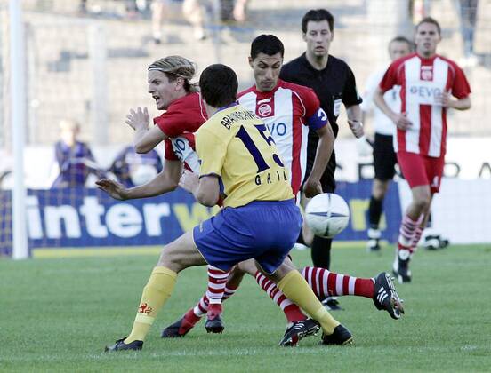 20.09.2005, Fussball, 2. Bundesliga, Eintracht Braunschweig - Offenbacher Kickers v.l. Regis Dorn (OFC), Marco Grimm (Braunschweig), Ramazan Yildirim (OFC)