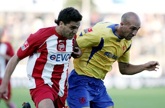20.09.2005, Fussball, 2. Bundesliga, Eintracht Braunschweig - Offenbacher Kickers v.l. Oualid Mokhtari (OFC), Alessandro Caruso (Braunschweig)