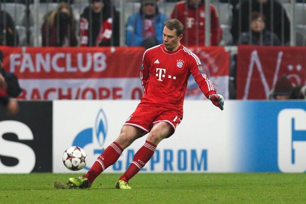 Torwartaktion von Manuel NEUER 1 (FC Bayern München) FC Bayern München vs. Manchester City, Fussball, Championsleague, 10.12.2013 EP_CKT