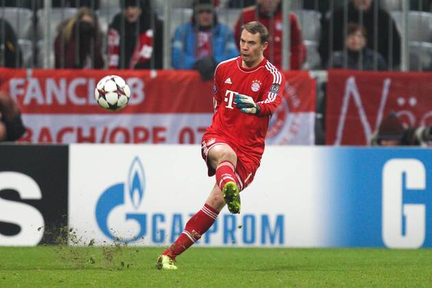 Torwartaktion von Manuel NEUER 1 (FC Bayern München) FC Bayern München vs. Manchester City, Fussball, Championsleague, 10.12.2013 EP_CKT