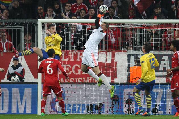 Torwartaktion von Manuel Neuer 1 (FC Bayern München) FC Bayern München vs. Arsenal London, Fussball, Champions League, 11.03.2014 EP_ckt