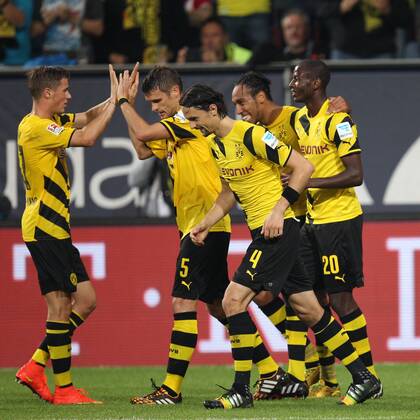 die Mannschaft freut sich ueber das Tor von Adrian Ramos 20 (Borussia Dortmund) FC Augsburg vs. Borussia Dortmund, Fussball, 1.Bundesliga, 29.08.2014, EP_CKT