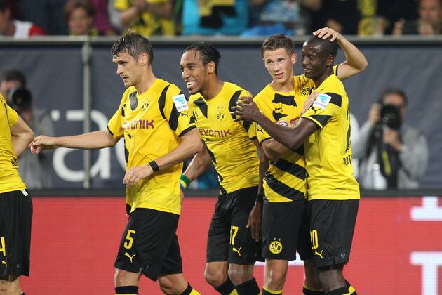 die Mannschaft freut sich ueber das Tor von Adrian Ramos 20 (Borussia Dortmund) FC Augsburg vs. Borussia Dortmund, Fussball, 1.Bundesliga, 29.08.2014, EP_CKT