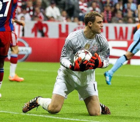 Torwartaktion von Manuel Neuer 1 (FC Bayern München) FC Bayern München vs. Manchester City, Fussball, Champions League, 17.9.2014 EP_ckt