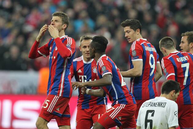 die Mannschaft freut sich ueber das Tor von Thomas Mueller 25 (FC Bayern Muenchen) , FC Bayern Muenchen vs. Schachtar Donezk, Fussball, Champions League, 11.03.2015 EP_ckt