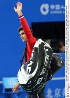 (151009) -- BEIJING, Oct. 9, 2015 -- Novak Djokovic of Serbia waves to the audience while leaving the court after defeating John Isner of the United States during their men s singles quarterfinal at the China Open tennis tournament in Beijing, China, Oct. 9, 2015. Djokovic won 2-0. ) (SP)CHINA-BEIJING-TENNIS-CHINA OPEN-MEN S SINGLES-QUARTERFINAL-DJOKOVIC VS ISNER XingxGuangli