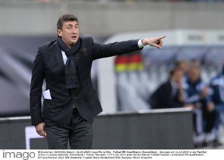 Fußball EM-Qualifikation Deutschland - Georgien am 11.10.2015 in der Red Bull Arena in Leipzig Kakhaber Tskhadadze ( Trainer Georgien ) xTTx