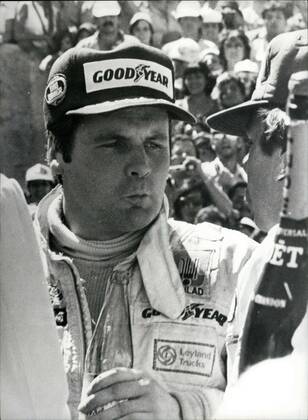 1979 - Alan Jones Driving a Saudia Williams wins the Argentine Grand Prix. Photo shows Alan Jones after winning the Argentine Grand Prix driving a Saudia Williams at Buenos Aires. The first of this years Formula 1 races Car Racing Drag Racing Motorcycle Racing Soap Box Derby - ZUMAk09_