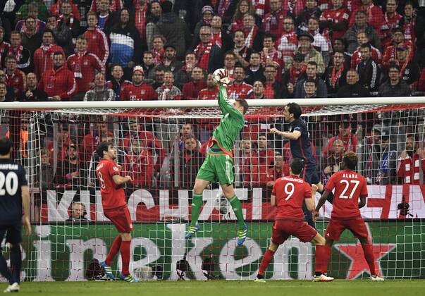 Torwart Manuel Neuer FC Bayern München in Aktion fängt Ball FC Bayern München FCB vs Atletico Madrid UEFA Champions-League CL Halbfinale Rückspiel Saison 2015 2016 München Allianz Arena 03.05.2016 FC Bayern München FCB vs Atletico Madrid