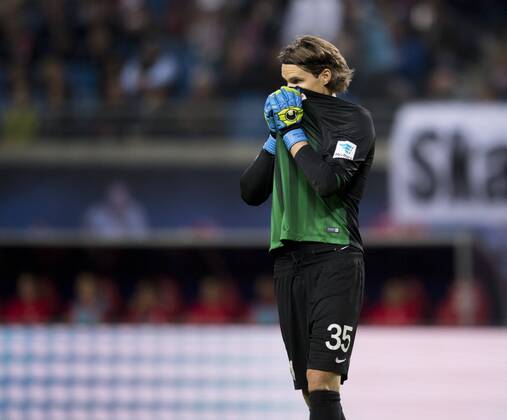 Fußball, 1. Bundesliga, Saison 2016 2017, 6. Spieltag, RB Leipzig - FC Augsburg, Freitag (30.09.2016), Red Bull Arena, Leipzig. Augsburgs Torwart Marwin Hitz. RM001