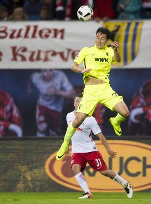 Fußball, 1. Bundesliga, Saison 2016 2017, 6. Spieltag, RB Leipzig - FC Augsburg, Freitag (30.09.2016), Red Bull Arena, Leipzig. Augsburgs Ji Dong Won. RM001