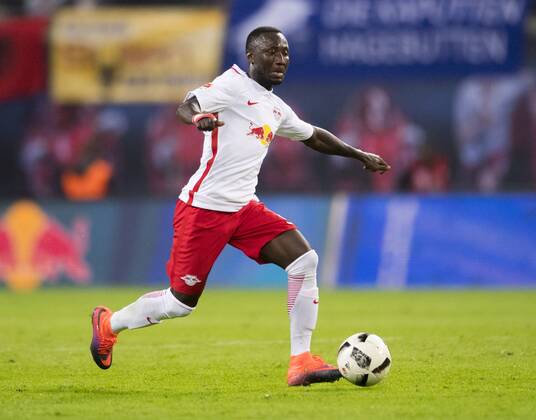Fußball, 1. Bundesliga, Saison 2016 2017, 6. Spieltag, RB Leipzig - FC Augsburg, Freitag (30.09.2016), Red Bull Arena, Leipzig. Leipzigs Naby Deco Keita am Ball. RM001