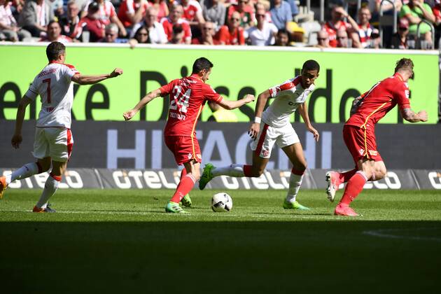 Fußball 2. Liga 28. Spieltag Fortuna Düsseldorf - 1. FC Union Berlin am 09.04.2017 in der Esprit-Arena in Düsseldorf Kevin Akpoguma (Duesseldorf 6), gegen Steven Skrzybski (Union Berlin 24), und Emanuel Pogatetz (Union Berlin 3), WD