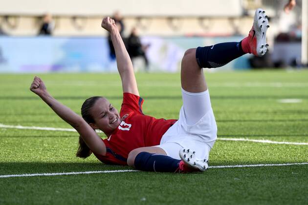 170919 Guro Reiten of Norway celebrates after scoring 3-0 during the FIFA Women s World Cup Qualifier match between Norway and Slovakia on September 19, 2017 in Sarpsborg. Photo: Fredrik Varfjell BILDBYRAN kod FV 150013 Copyright: FREDRIKxVARFJELL BB170919BB228