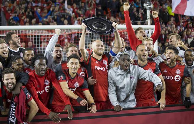 (171016) -- TORONTO, Oct. 16, 2017 -- Players of Toronto FC celebrate victory with the Supporters Shield trophy after the 2017 Major League Soccer MLS Fussball Herren USA match between Toronto FC and Montreal Impact at BMO Field in Toronto, Canada, Oct. 15, 2017. Toronto FC won 1-0 and officially got the Supporters Shield trophy which goes to the club that finishes the MLS regular season in first place. ) (SP)CANADA-TORONTO-SOCCER-MLS-TORONTO FC VS MONTREAL IMPACT ZouxZheng
