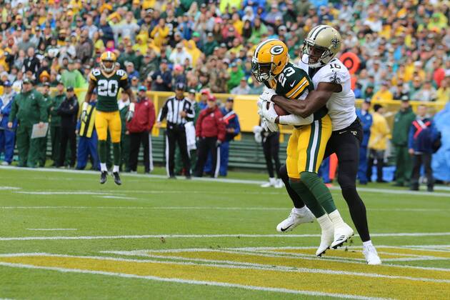 GREEN BAY, WI - OCTOBER 22: Green Bay Packers cornerback Damarious Randall (23) intercepts a pass during a game between the Green Bay Packers and the New Orleans Saints on October 22, 2017 at Lambeau Field in Green Bay, WI. (Photo by Larry Radloff Icon Sportswire) NFL American Football Herren USA OCT 22 Saints at Packers Icon1710221211 EDITORIAL USE ONLY