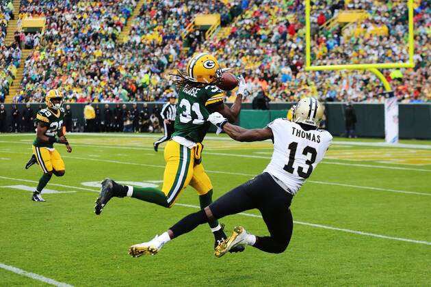 GREEN BAY, WI - OCTOBER 22: Green Bay Packers cornerback Davon House (31) takes a ball away from New Orleans Saints wide receiver Michael Thomas (13) during a game between the Green Bay Packers and the New Orleans Saints on October 22, 2017 at Lambeau Field in Green Bay, WI. (Photo by Larry Radloff Icon Sportswire) NFL American Football Herren USA OCT 22 Saints at Packers Icon1710221305 EDITORIAL USE ONLY