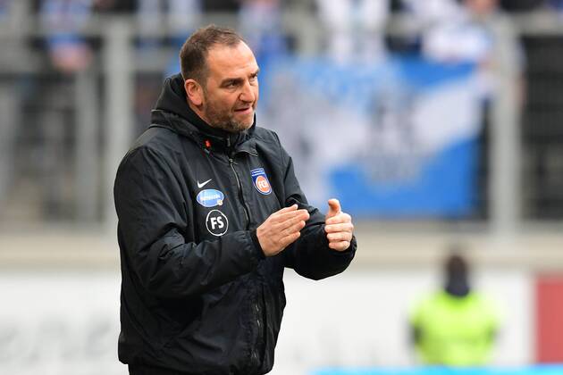 Trainer Frank Schmidt ( 1 FC Heidenheim ) gestikuliert. 27.01.2018 --- Fussball --- 2. Bundesliga --- MSV Duisburg vs 1 FC Heidenheim Duisburg Schauinsland Reisen Are Copyright: xThomasxThienelx Eibner-Pressefotox EP_ttl