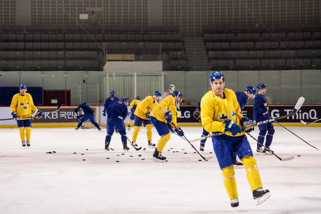 180208 Players of Sweden during a training session ahead of the 2018 Winter Olympics on February 8, 2018 in Incheon. Photo: Petter Arvidson BILDBYRN kod PA 91953 Copyright: PETTERxARVIDSON BB180208PA041