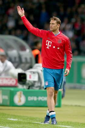 Torwart Manuel Neuer (FC Bayern Muenchen 1) winkt sein Team nach vorn, FC Bayern Muenchen vs. Eintracht Frankfurt, DFB Pokal, Finale, Fussball, 19.05.2018, FC Bayern Muenchen vs. Eintracht Frankfurt, DFB Pokal, Finale, Fussball, 19.05.2018 Berlin Copyright: xLanger Eibner-Pressefotox EP_HLR