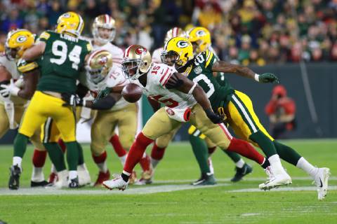 GREEN BAY, WI - OCTOBER 15: Green Bay Packers cornerback Kevin King (20) defends a pass intended for San Francisco 49ers wide receiver Pierre Garcon (15) during a game between the Green Bay Packers and the San Francisco 49ers at Lambeau Field on October 15, 2018 in Green Bay, WI. (Photo by Larry Radloff Icon Sportswire) NFL American Football Herren USA OCT 15 49ers at Packers Icon1810152066 EDITORIAL USE ONLY
