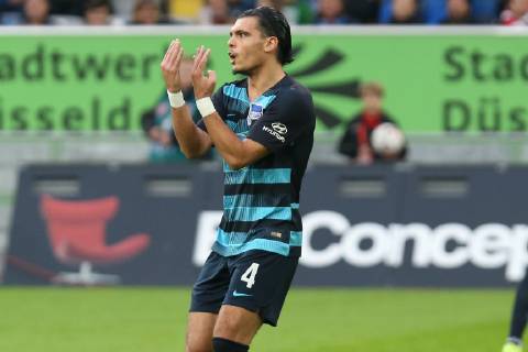 Fußball 1. Liga 11. Spieltag Fortuna Düsseldorf - Hertha BSC Berlin am 09.11.2018 in der ESPRIT arena in Düsseldorf Karim Rekik (Berlin) gestikuliert