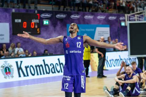 14.10.2018, Basketball-Bundesliga easyCredit-BBL, Saison 2018 19, 3. Spieltag, BG Göttingen - s.Oliver Würzburg: Göttingens Darius Carter gestikuliert nach dem Spiel. Foto: Swen Pförtner BG Göttingen - s.Oliver Würzburg