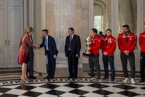 Queen Mathilde of Belgium, King Philippe - Filip of Belgium, Belgian Hockey Federation chairman Marc Coudron, Belgian Hockey Federation Secretary-General Serge Pilet, Belgium s captain Thomas Briels, holding the World Cup trophy, Belgium s John-John Dohmen and Belgium s Simon Gougnard pictured during a reception to honour the new hockey world champions, the Belgian Red Lions team, in the Royal castle in Laken - Laeken, Tuesday 18 December 2018. Red Lions won 3-2 the final against The Netherlands in India last last Sunday. HATIMxKAGHAT x05493014x