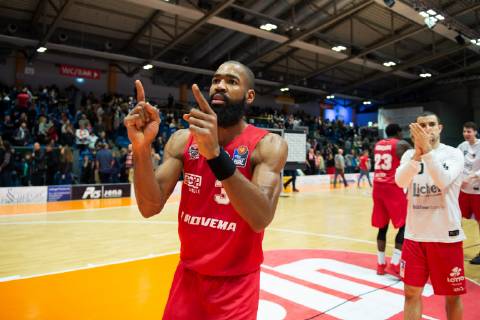 easycredit Basketball Bundesliga Spieltag 15 am 5.1.2019 Saison 2018 2019 Science City Jena vs Giessen 46ers Brandon Thomas (Giessen) glücklich nach dem Sieg in Jena Sparkassen Arena Jena