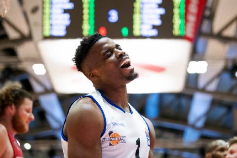 easycredit Basketball Bundesliga Spieltag 15 am 5.1.2019 Saison 2018 2019 Science City Jena vs Giessen 46ers Ikenna Ike Iroegbu (Jena) enttäuscht, Portrait Sparkassen Arena Jena