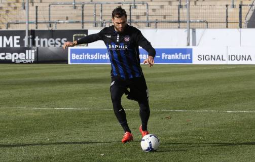 09.02.2019, xmgoodx Frankfurt am Main , PSD Bank Arena am Bornheimer Hang Regionalliga Süd Saison 2018 2019 Testspiel FSV Frankfurt gegen Viktoria Aschaffenburg Robert Schick (15, FSV Frankfurt)