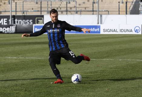 09.02.2019, xmgoodx Frankfurt am Main , PSD Bank Arena am Bornheimer Hang Regionalliga Süd Saison 2018 2019 Testspiel FSV Frankfurt gegen Viktoria Aschaffenburg Robert Schick (15, FSV Frankfurt)